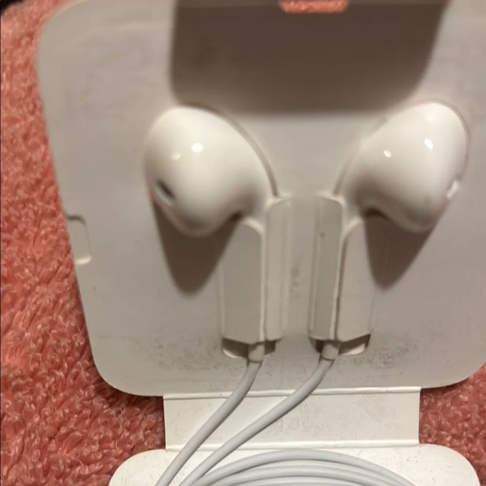 White Wired Earbuds